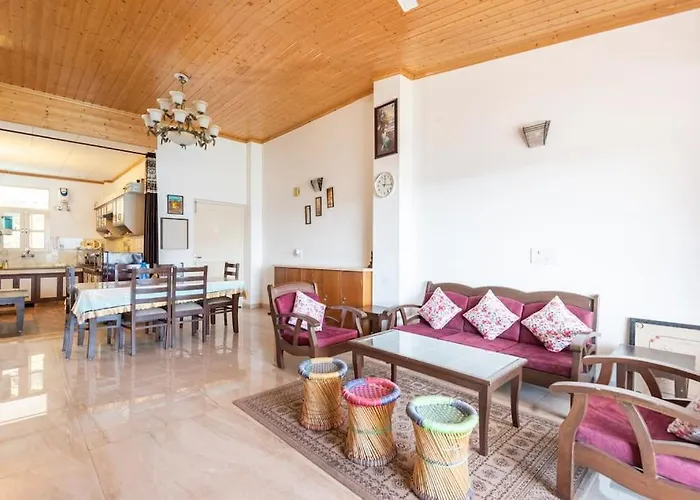 Kasauli Edge Apt With Balcony