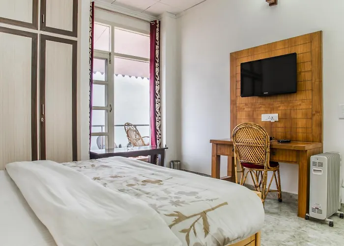 Kasauli Edge Apt With Balcony