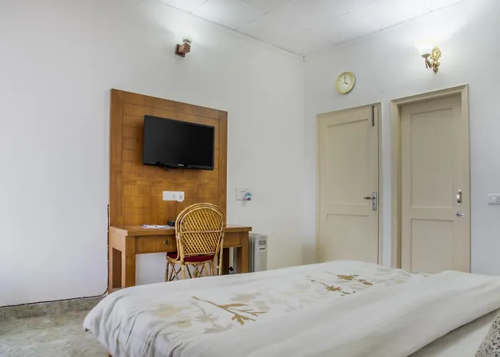 Kasauli Edge Apt With Balcony