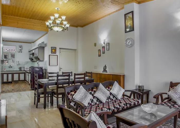 Kasauli Edge Apt With Balcony