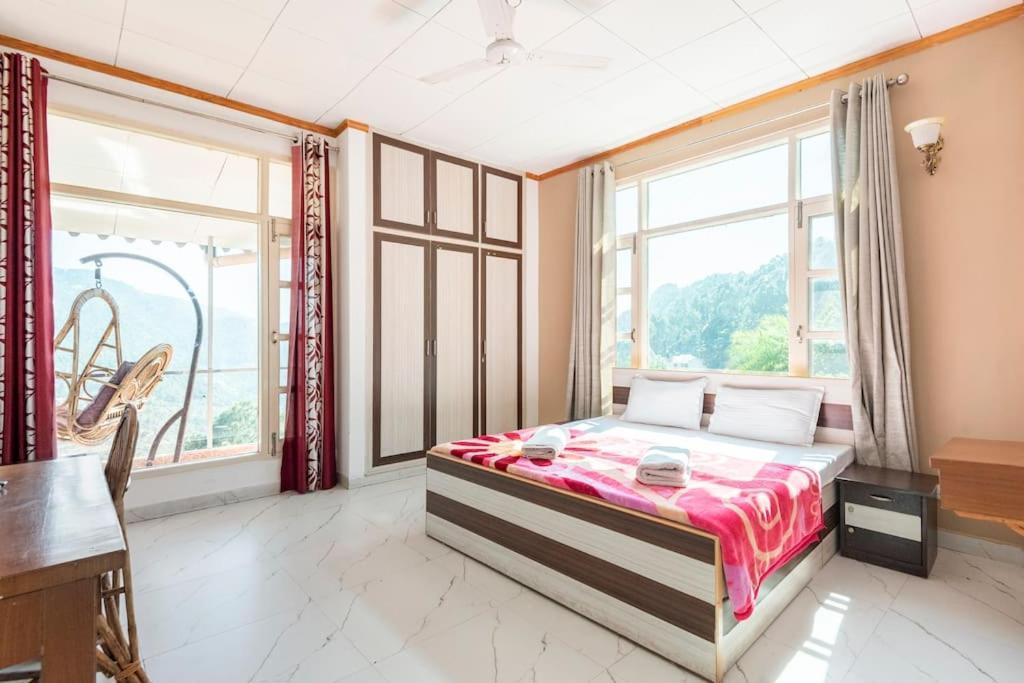 Edge With Balcony Apartment *