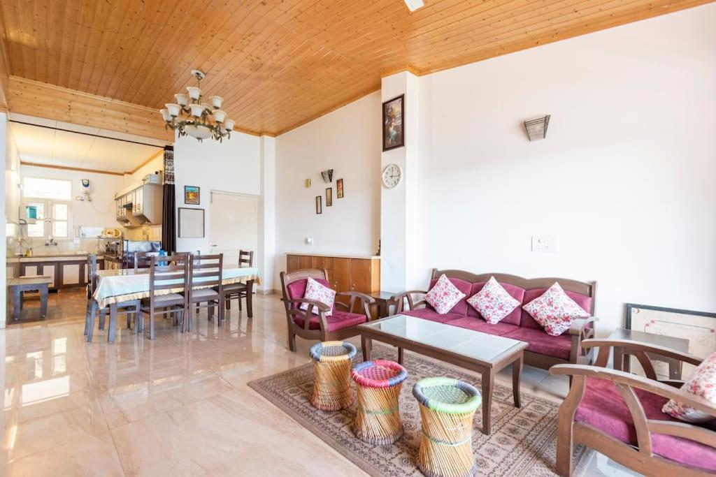 Apartment Edge With Balcony Kasauli