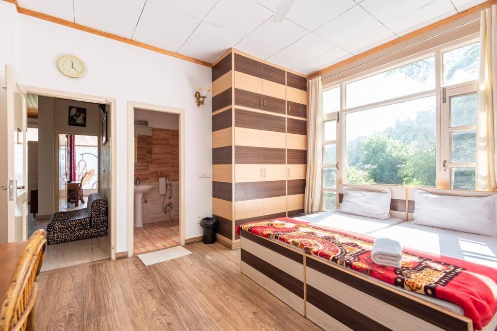 Edge With Balcony Apartment *
