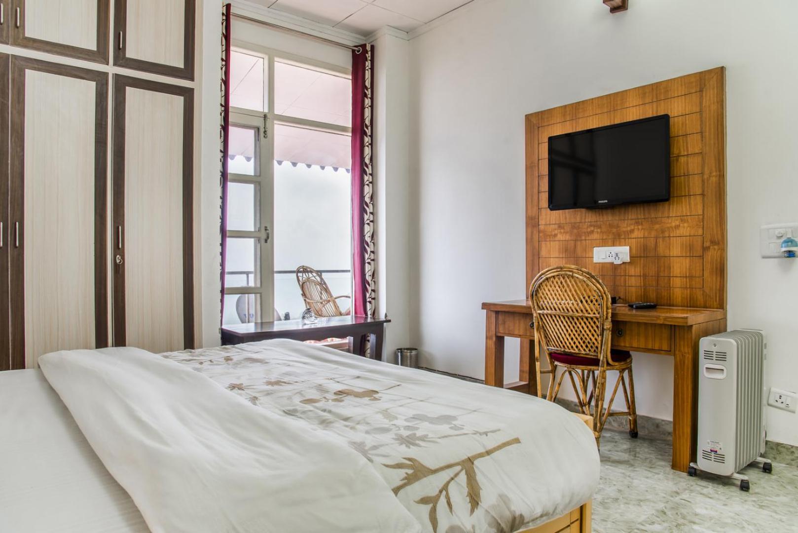 Apartment Edge With Balcony Kasauli