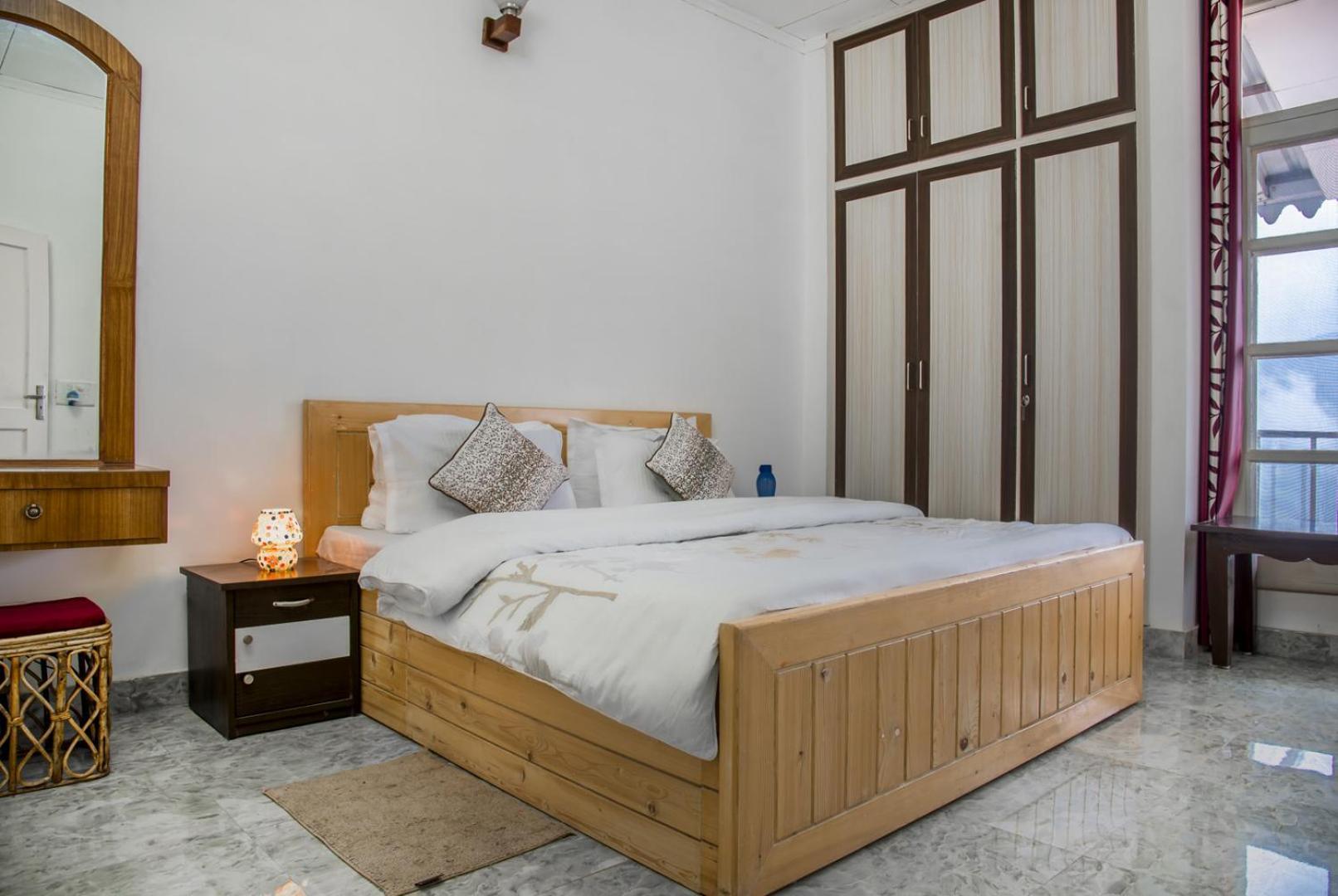 Apartment Edge With Balcony Kasauli