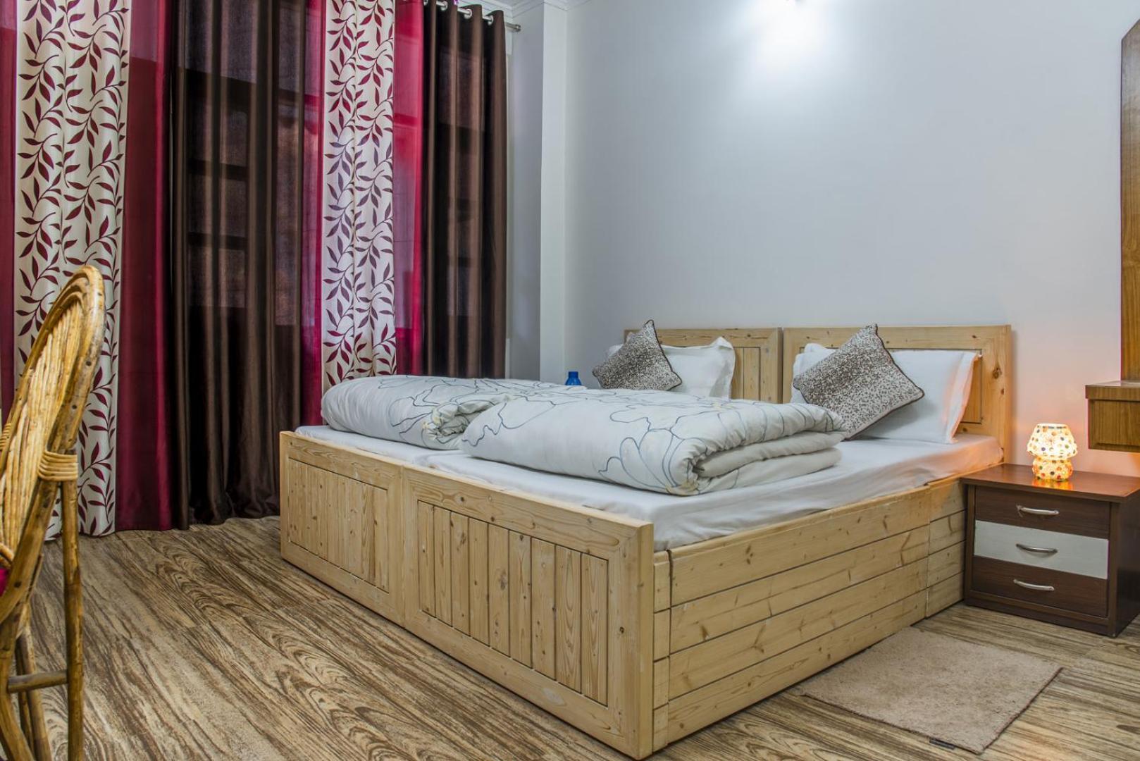 Apartment Edge With Balcony Kasauli