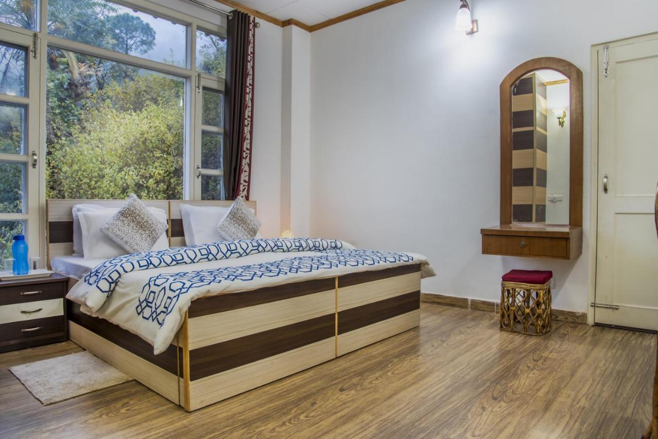 Edge With Balcony * Kasauli